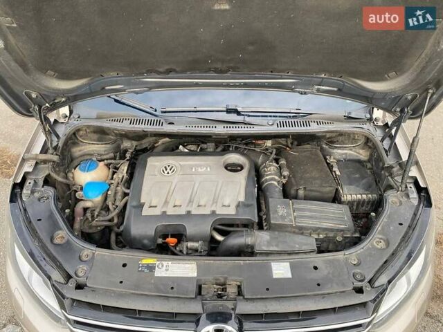 Бежевый Фольксваген Туран, объемом двигателя 1.97 л и пробегом 369 тыс. км за 11700 $, фото 23 на Automoto.ua