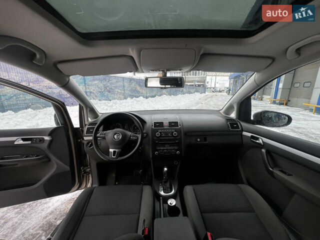 Бежевий Фольксваген Туран, об'ємом двигуна 1.39 л та пробігом 213 тис. км за 9800 $, фото 14 на Automoto.ua