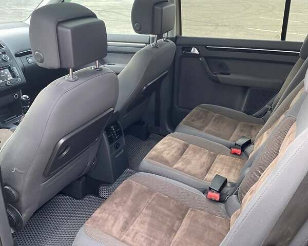 Бежевый Фольксваген Туран, объемом двигателя 1.97 л и пробегом 369 тыс. км за 11700 $, фото 14 на Automoto.ua