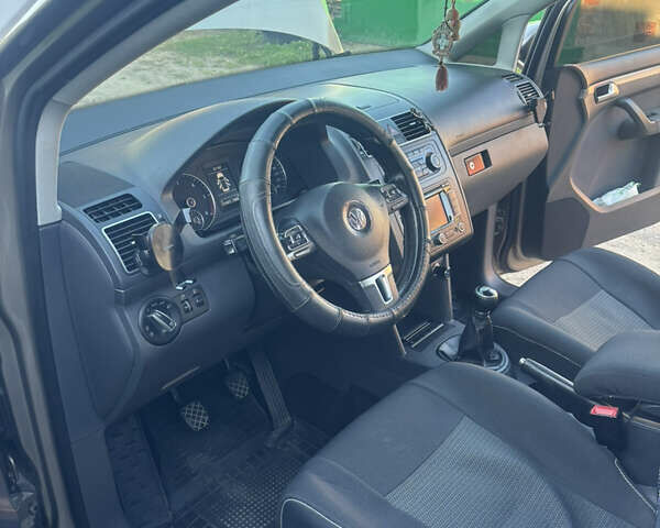 Бежевий Фольксваген Туран, об'ємом двигуна 1.6 л та пробігом 224 тис. км за 10000 $, фото 6 на Automoto.ua