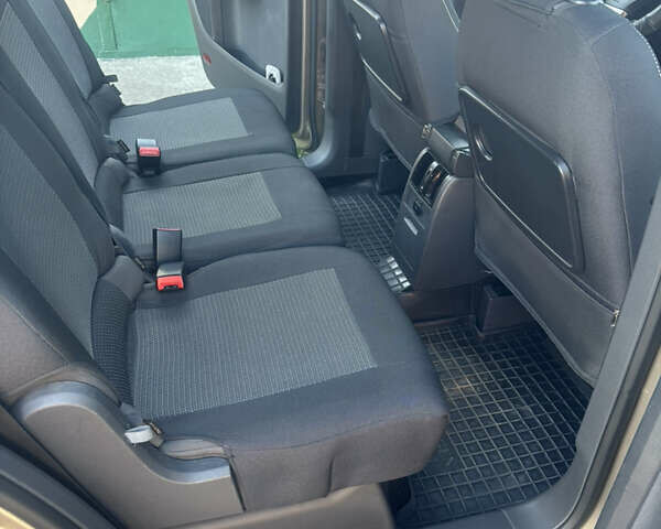 Бежевий Фольксваген Туран, об'ємом двигуна 1.6 л та пробігом 224 тис. км за 10000 $, фото 4 на Automoto.ua