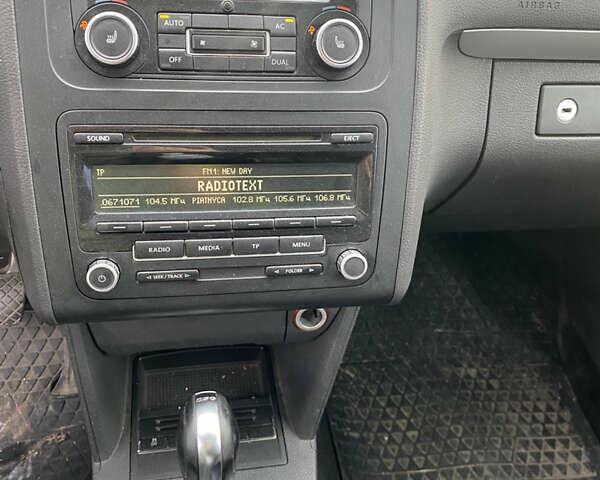 Бежевый Фольксваген Туран, объемом двигателя 1.39 л и пробегом 209 тыс. км за 7900 $, фото 10 на Automoto.ua