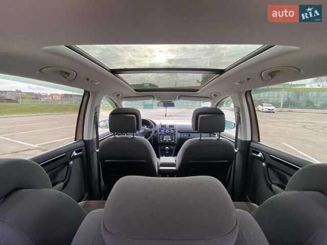 Бежевый Фольксваген Туран, объемом двигателя 1.97 л и пробегом 369 тыс. км за 11700 $, фото 18 на Automoto.ua