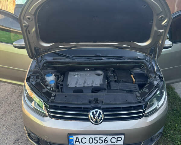 Бежевий Фольксваген Туран, об'ємом двигуна 1.6 л та пробігом 224 тис. км за 10000 $, фото 10 на Automoto.ua