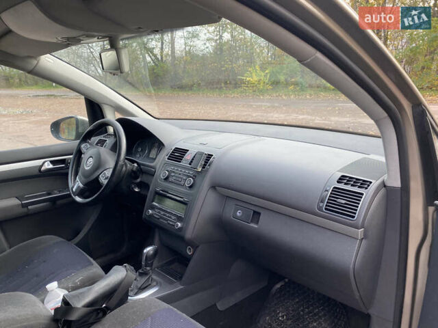 Бежевый Фольксваген Туран, объемом двигателя 1.39 л и пробегом 209 тыс. км за 7900 $, фото 15 на Automoto.ua