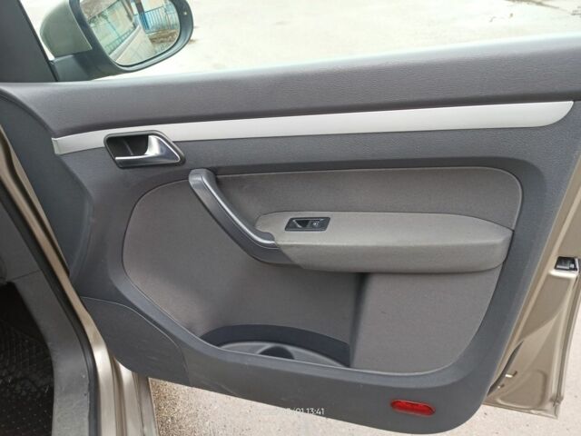 Бежевый Фольксваген Туран, объемом двигателя 1.4 л и пробегом 197 тыс. км за 7400 $, фото 10 на Automoto.ua