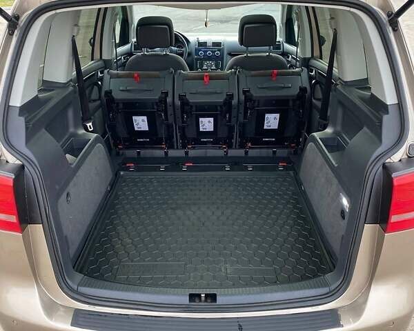 Бежевый Фольксваген Туран, объемом двигателя 1.97 л и пробегом 369 тыс. км за 11700 $, фото 22 на Automoto.ua