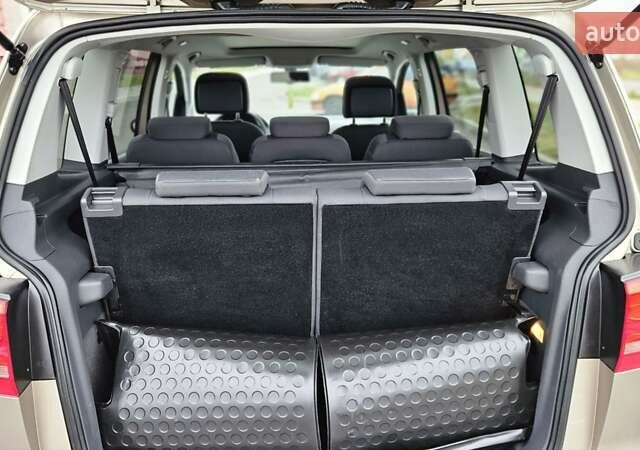 Бежевый Фольксваген Туран, объемом двигателя 2 л и пробегом 205 тыс. км за 12750 $, фото 45 на Automoto.ua