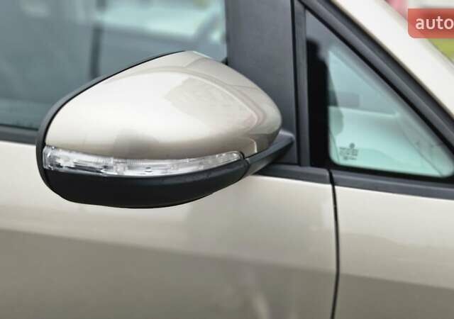 Бежевый Фольксваген Туран, объемом двигателя 2 л и пробегом 205 тыс. км за 12750 $, фото 12 на Automoto.ua