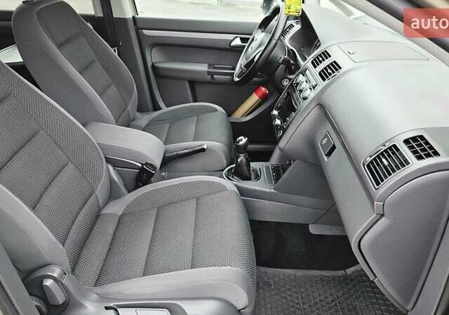 Бежевый Фольксваген Туран, объемом двигателя 2 л и пробегом 205 тыс. км за 12750 $, фото 54 на Automoto.ua