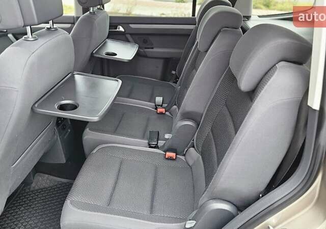 Бежевый Фольксваген Туран, объемом двигателя 2 л и пробегом 205 тыс. км за 12750 $, фото 48 на Automoto.ua