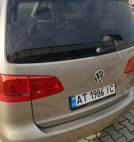 Бежевий Фольксваген Туран, об'ємом двигуна 1.6 л та пробігом 251 тис. км за 12500 $, фото 4 на Automoto.ua