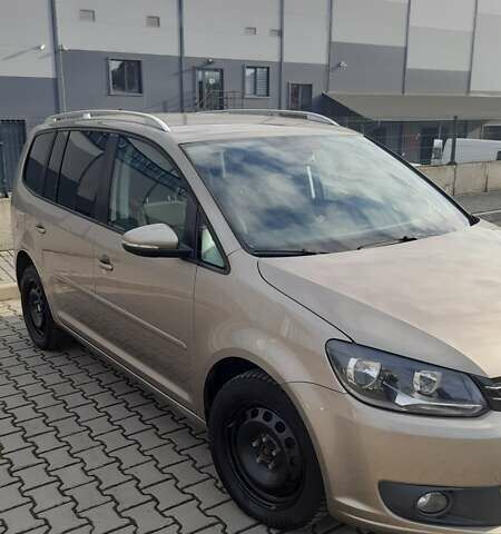 Бежевий Фольксваген Туран, об'ємом двигуна 1.6 л та пробігом 251 тис. км за 12500 $, фото 1 на Automoto.ua