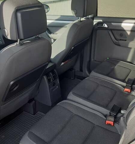 Бежевий Фольксваген Туран, об'ємом двигуна 1.6 л та пробігом 251 тис. км за 12500 $, фото 5 на Automoto.ua