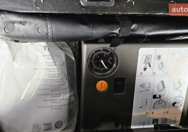 Бежевый Фольксваген Туран, объемом двигателя 2 л и пробегом 205 тыс. км за 12750 $, фото 43 на Automoto.ua