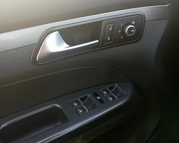 Бежевый Фольксваген Туран, объемом двигателя 1.97 л и пробегом 257 тыс. км за 9200 $, фото 10 на Automoto.ua