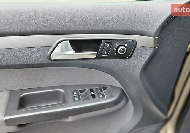 Бежевый Фольксваген Туран, объемом двигателя 2 л и пробегом 205 тыс. км за 12750 $, фото 72 на Automoto.ua