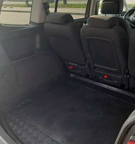 Бежевий Фольксваген Туран, об'ємом двигуна 1.6 л та пробігом 251 тис. км за 12500 $, фото 6 на Automoto.ua