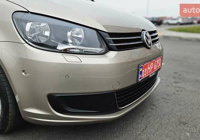 Бежевый Фольксваген Туран, объемом двигателя 2 л и пробегом 205 тыс. км за 12750 $, фото 1 на Automoto.ua