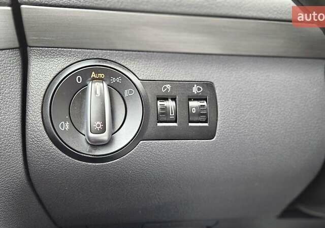 Бежевый Фольксваген Туран, объемом двигателя 2 л и пробегом 205 тыс. км за 12750 $, фото 78 на Automoto.ua