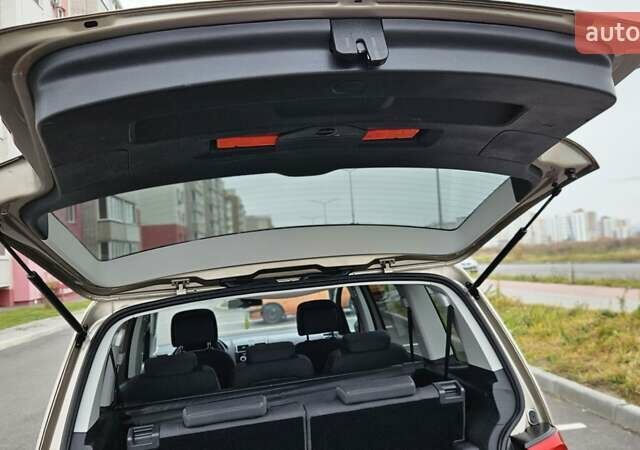 Бежевый Фольксваген Туран, объемом двигателя 2 л и пробегом 205 тыс. км за 12750 $, фото 40 на Automoto.ua