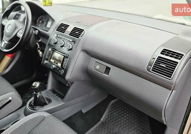 Бежевый Фольксваген Туран, объемом двигателя 2 л и пробегом 205 тыс. км за 12750 $, фото 57 на Automoto.ua