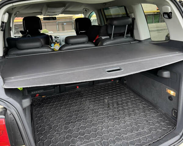 Бежевий Фольксваген Туран, об'ємом двигуна 1.97 л та пробігом 364 тис. км за 8250 $, фото 1 на Automoto.ua