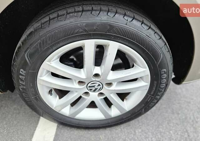 Бежевый Фольксваген Туран, объемом двигателя 2 л и пробегом 205 тыс. км за 12750 $, фото 13 на Automoto.ua