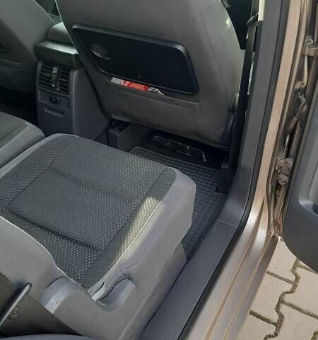 Бежевий Фольксваген Туран, об'ємом двигуна 1.6 л та пробігом 251 тис. км за 12500 $, фото 9 на Automoto.ua