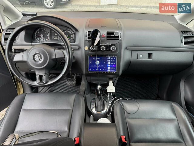 Бежевий Фольксваген Туран, об'ємом двигуна 1.97 л та пробігом 364 тис. км за 8250 $, фото 2 на Automoto.ua