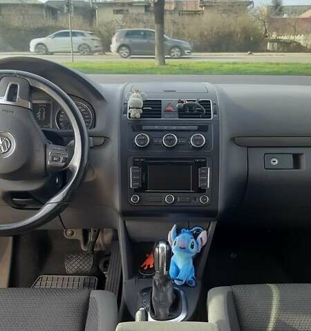 Бежевий Фольксваген Туран, об'ємом двигуна 1.6 л та пробігом 251 тис. км за 12500 $, фото 10 на Automoto.ua