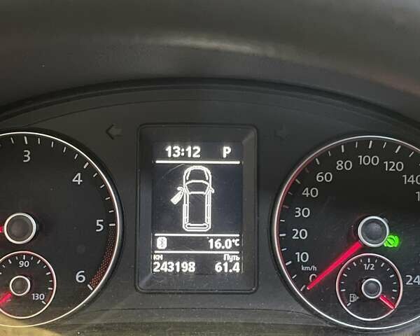 Бежевый Фольксваген Туран, объемом двигателя 1.97 л и пробегом 243 тыс. км за 9500 $, фото 4 на Automoto.ua