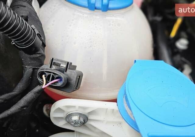 Бежевый Фольксваген Туран, объемом двигателя 2 л и пробегом 205 тыс. км за 12750 $, фото 62 на Automoto.ua