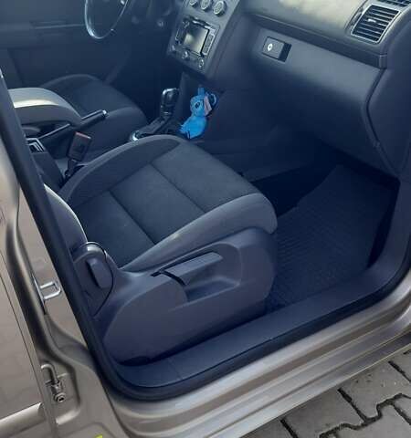 Бежевий Фольксваген Туран, об'ємом двигуна 1.6 л та пробігом 251 тис. км за 12500 $, фото 12 на Automoto.ua