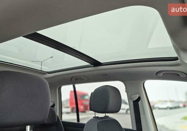 Бежевый Фольксваген Туран, объемом двигателя 2 л и пробегом 205 тыс. км за 12750 $, фото 56 на Automoto.ua