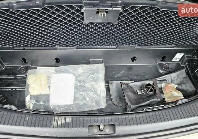 Бежевый Фольксваген Туран, объемом двигателя 2 л и пробегом 205 тыс. км за 12750 $, фото 46 на Automoto.ua