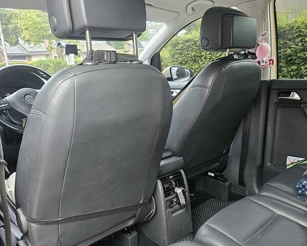 Бежевый Фольксваген Туран, объемом двигателя 1.97 л и пробегом 300 тыс. км за 8821 $, фото 3 на Automoto.ua