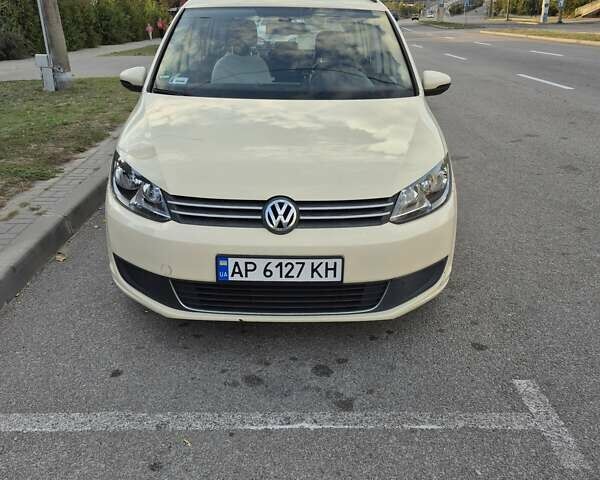 Бежевый Фольксваген Туран, объемом двигателя 1.97 л и пробегом 375 тыс. км за 9999 $, фото 2 на Automoto.ua