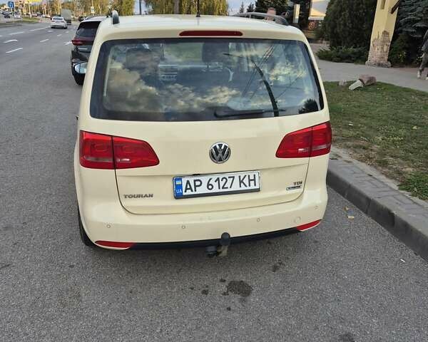 Бежевый Фольксваген Туран, объемом двигателя 1.97 л и пробегом 375 тыс. км за 9999 $, фото 1 на Automoto.ua