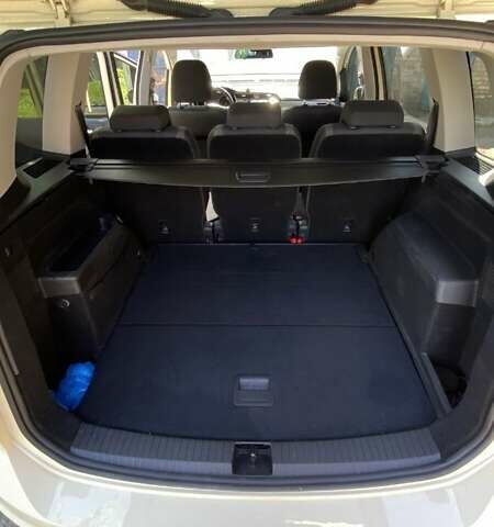 Бежевый Фольксваген Туран, объемом двигателя 1.97 л и пробегом 323 тыс. км за 11800 $, фото 6 на Automoto.ua