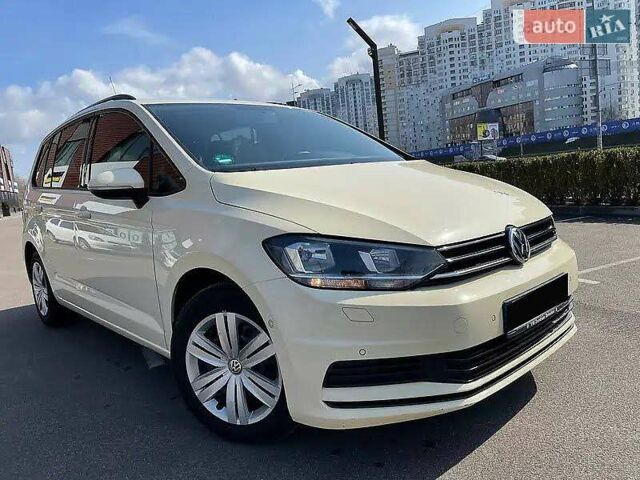 Бежевый Фольксваген Туран, объемом двигателя 1.97 л и пробегом 323 тыс. км за 11800 $, фото 1 на Automoto.ua