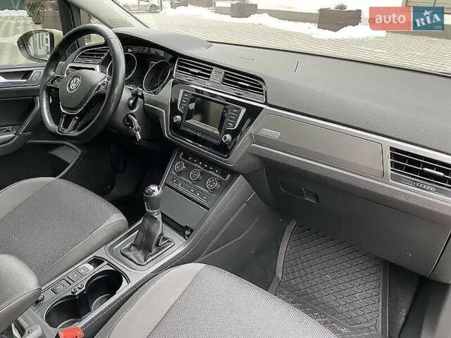 Бежевый Фольксваген Туран, объемом двигателя 1.97 л и пробегом 323 тыс. км за 11800 $, фото 3 на Automoto.ua