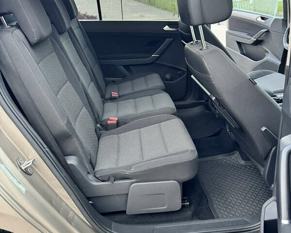 Бежевий Фольксваген Туран, об'ємом двигуна 0 л та пробігом 227 тис. км за 16000 $, фото 24 на Automoto.ua