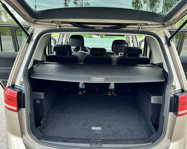 Бежевый Фольксваген Туран, объемом двигателя 0 л и пробегом 227 тыс. км за 16000 $, фото 8 на Automoto.ua