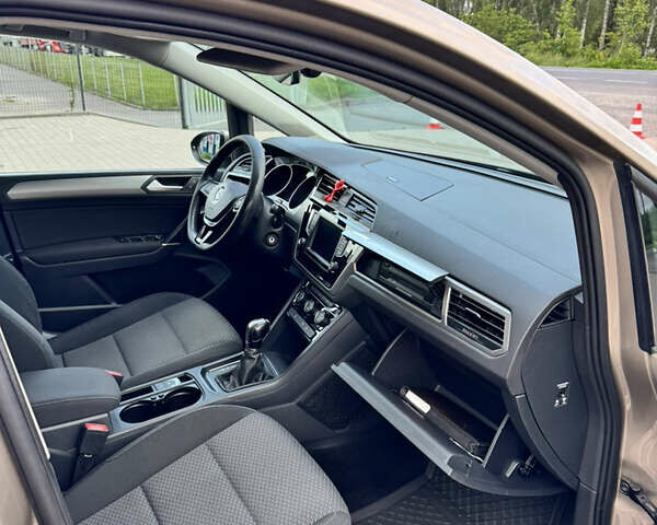 Бежевый Фольксваген Туран, объемом двигателя 0 л и пробегом 227 тыс. км за 16000 $, фото 21 на Automoto.ua