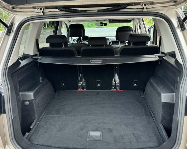 Бежевый Фольксваген Туран, объемом двигателя 0 л и пробегом 227 тыс. км за 16000 $, фото 17 на Automoto.ua