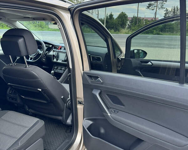 Бежевый Фольксваген Туран, объемом двигателя 0 л и пробегом 227 тыс. км за 16000 $, фото 19 на Automoto.ua