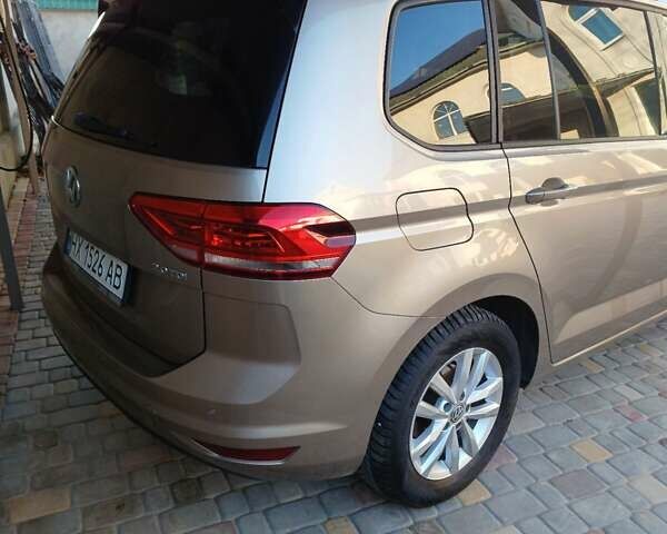 Бежевий Фольксваген Туран, об'ємом двигуна 2 л та пробігом 276 тис. км за 18300 $, фото 3 на Automoto.ua