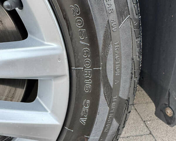 Бежевый Фольксваген Туран, объемом двигателя 0 л и пробегом 227 тыс. км за 16000 $, фото 4 на Automoto.ua