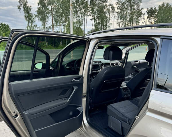 Бежевый Фольксваген Туран, объемом двигателя 0 л и пробегом 227 тыс. км за 16000 $, фото 12 на Automoto.ua